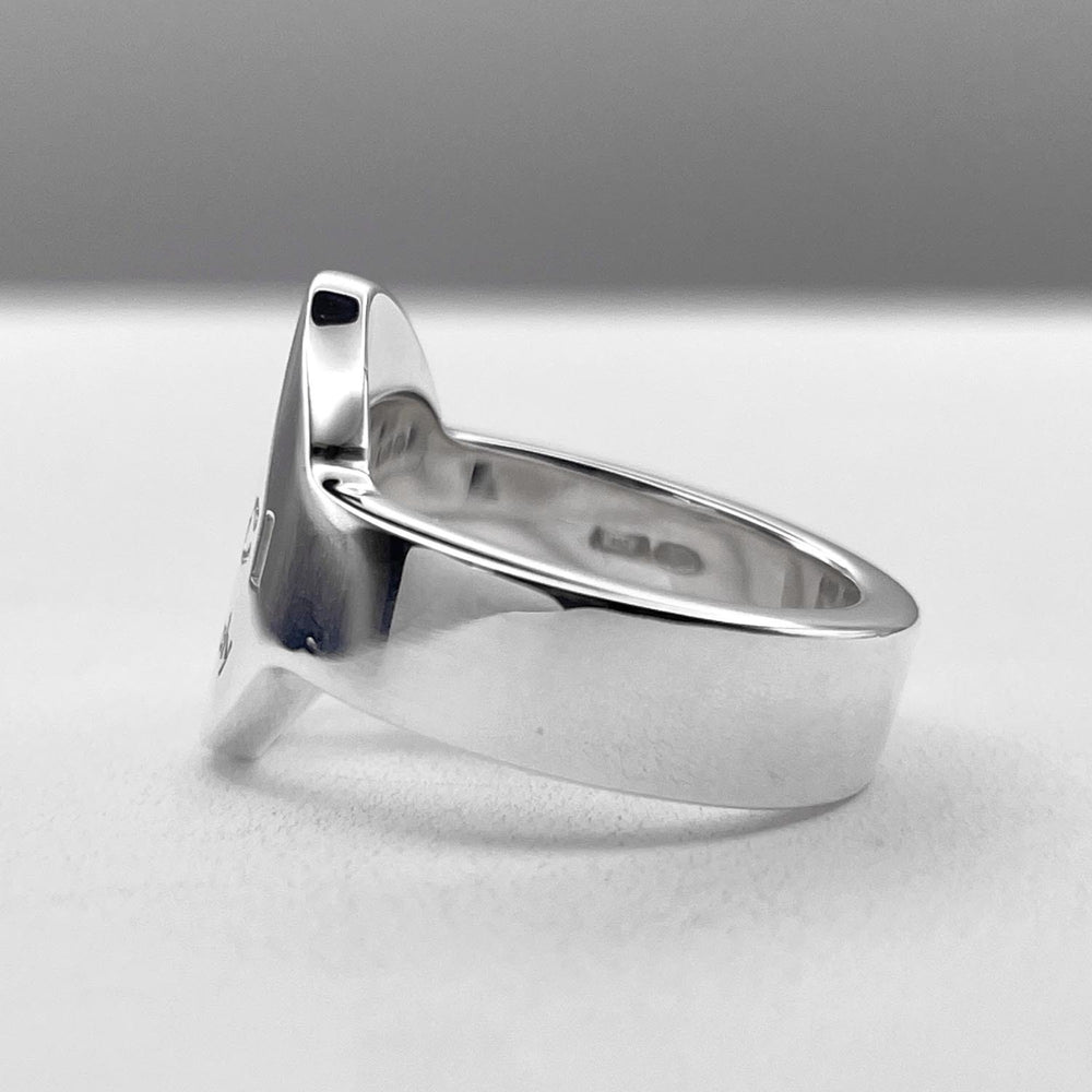 GUCCI trademark oval logo ring, SV925 silver, item number 7783, for men and women — Like New