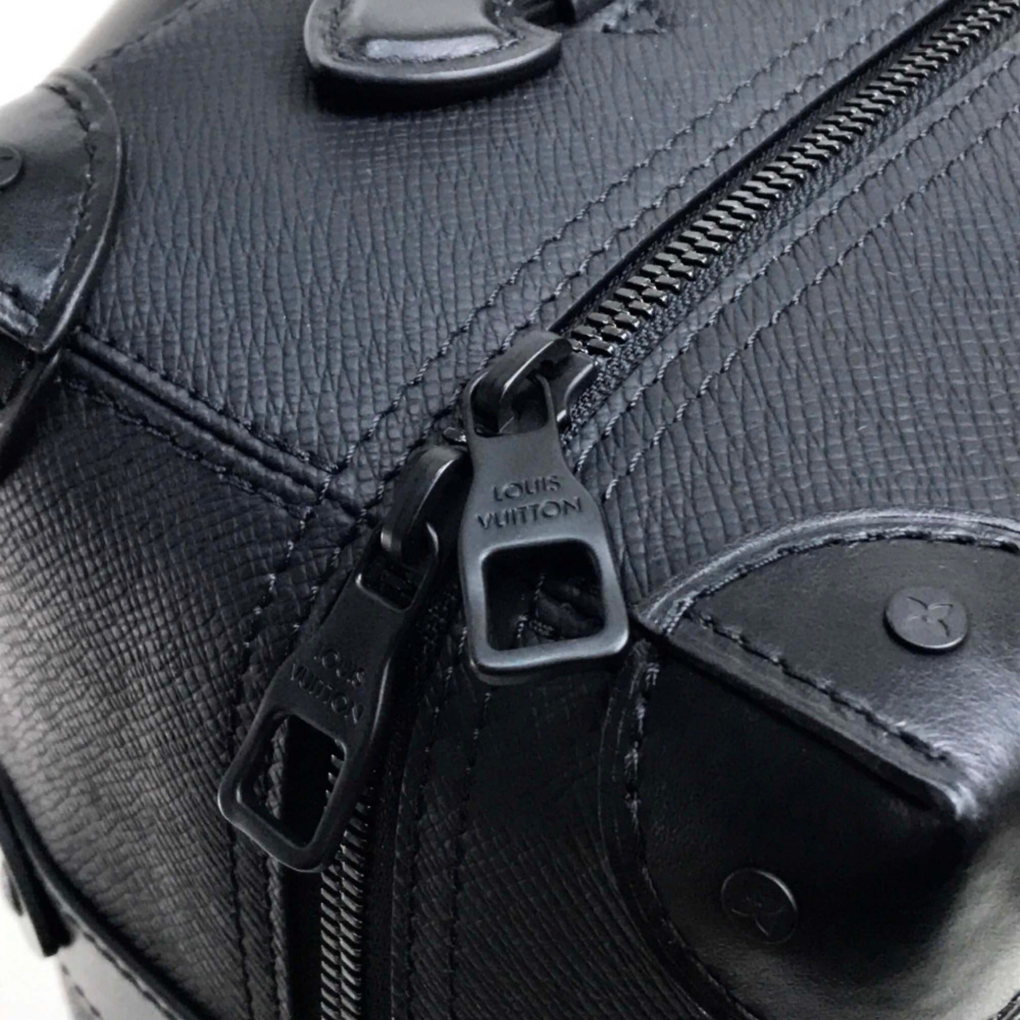 Louis Vuitton M30337 taiga rainbow Backpack Black — Like New